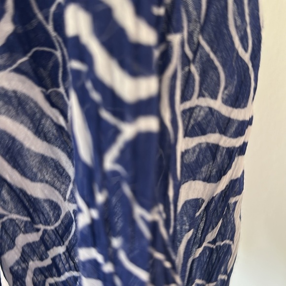 Joie Stow Printed Blouse Cobalt Blue White Cotton Lightweight size small - Picture 11 of 11
